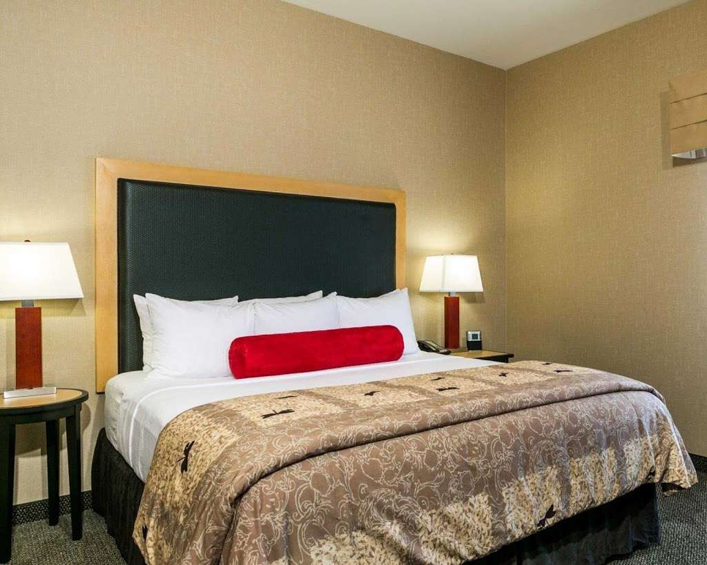 Cambria Hotel Denver International Airport | 16001 E 40th Cir, Aurora, CO 80011 | Phone: (303) 576-9600