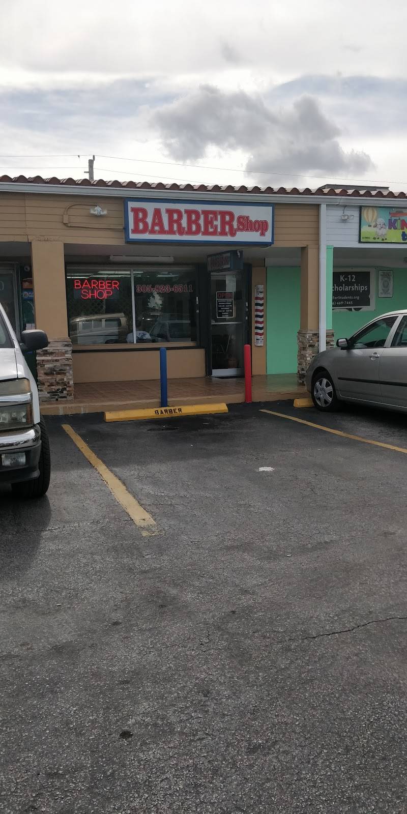 Deluxe Barber Shop | 5036 W 12th Ave, Hialeah, FL 33012, USA | Phone: (305) 823-6511