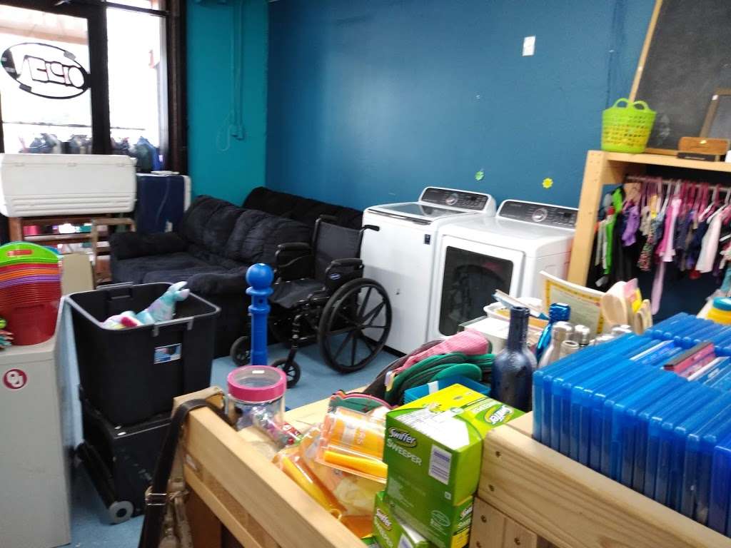 West Avenue Thrift Shop in 3333 West Ave 18, San Antonio, TX 78213, USA