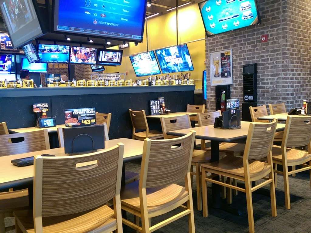 Buffalo Wild Wings | 6819 S Semoran Blvd, Orlando, FL 32822 | Phone: (407) 852-0910