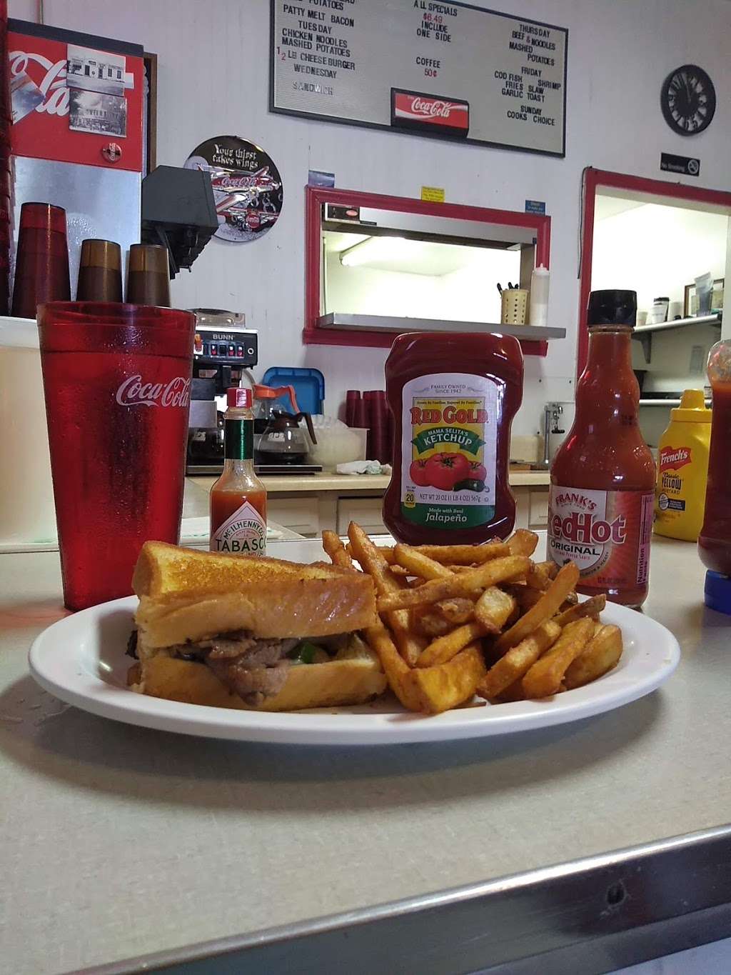 Johns Diner | 117 W Washington St, Alexandria, IN 46001, USA | Phone: (765) 724-9188