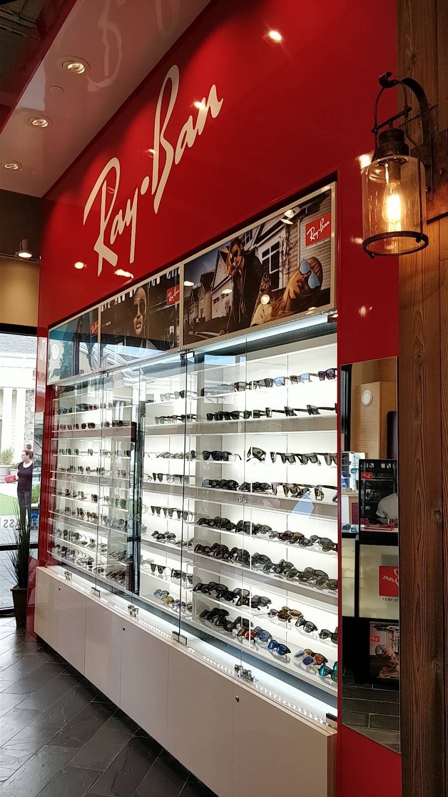 Sunglass Shack | 1600 Premium Outlets Blvd #860, Norfolk, VA 23502, USA | Phone: (757) 673-2504