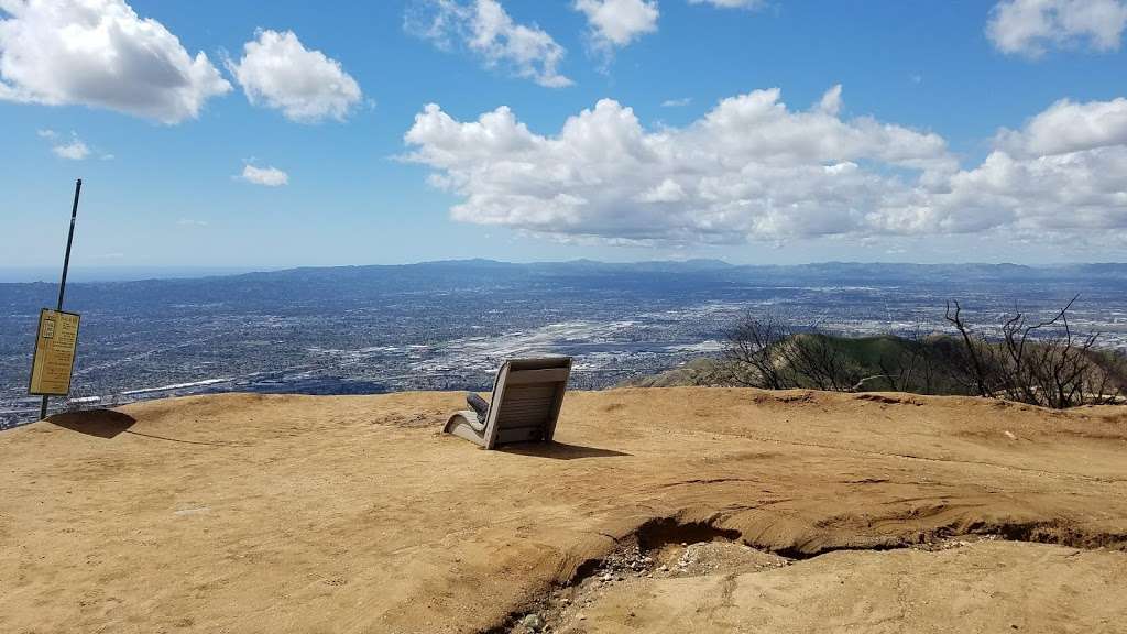 Willie Mann Memorial Chair | Wildwood Peak Rd, Burbank, CA 91501, USA