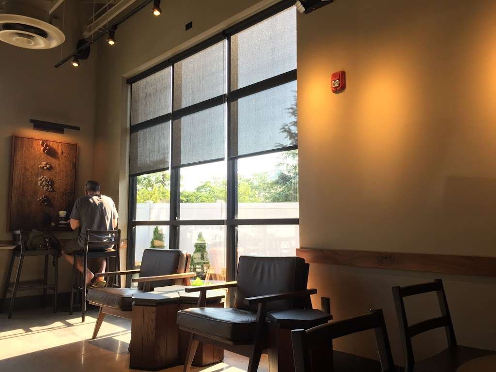 Starbucks | 610 Sunrise Hwy, Baldwin, NY 11510, USA | Phone: (516) 378-0736