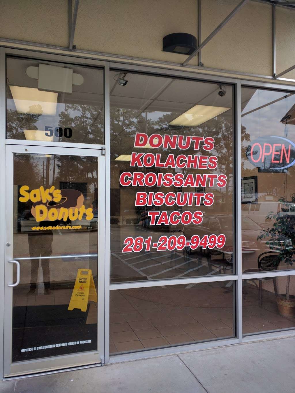 Saks Donuts | 22424 Imperial Valley Dr #500, Houston, TX 77073, USA | Phone: (281) 209-9499