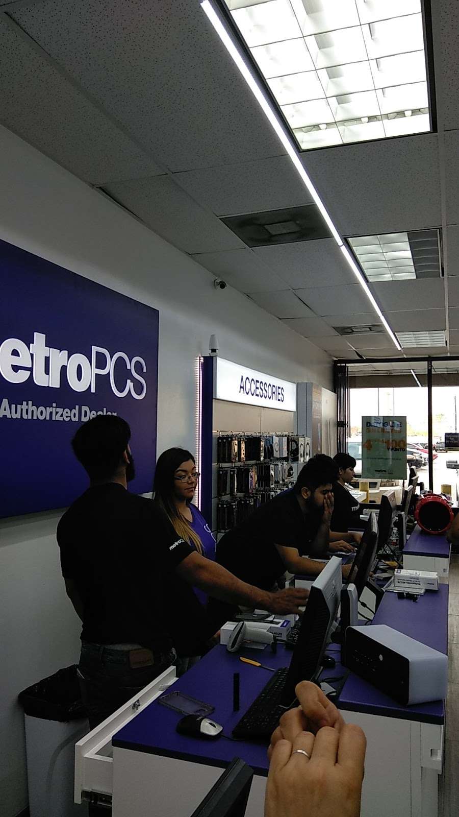 Metro by T-Mobile | 7404 Airline Dr Ste G, Houston, TX 77076, USA | Phone: (713) 692-8820