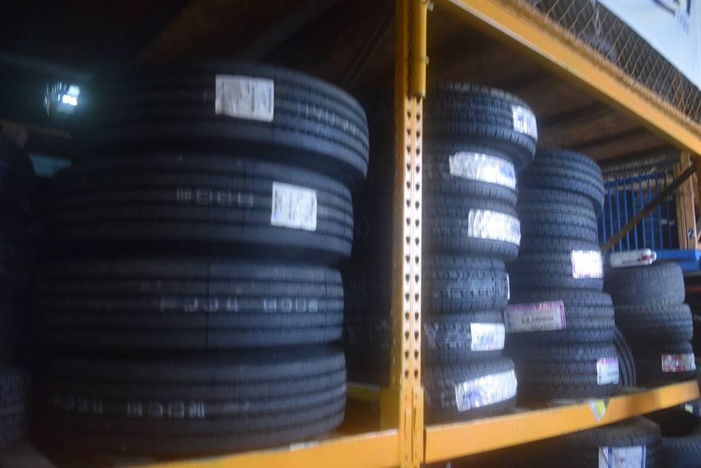 Aero Tires Co | 9630 NW South River Dr, Medley, FL 33178, USA | Phone: (305) 885-2411