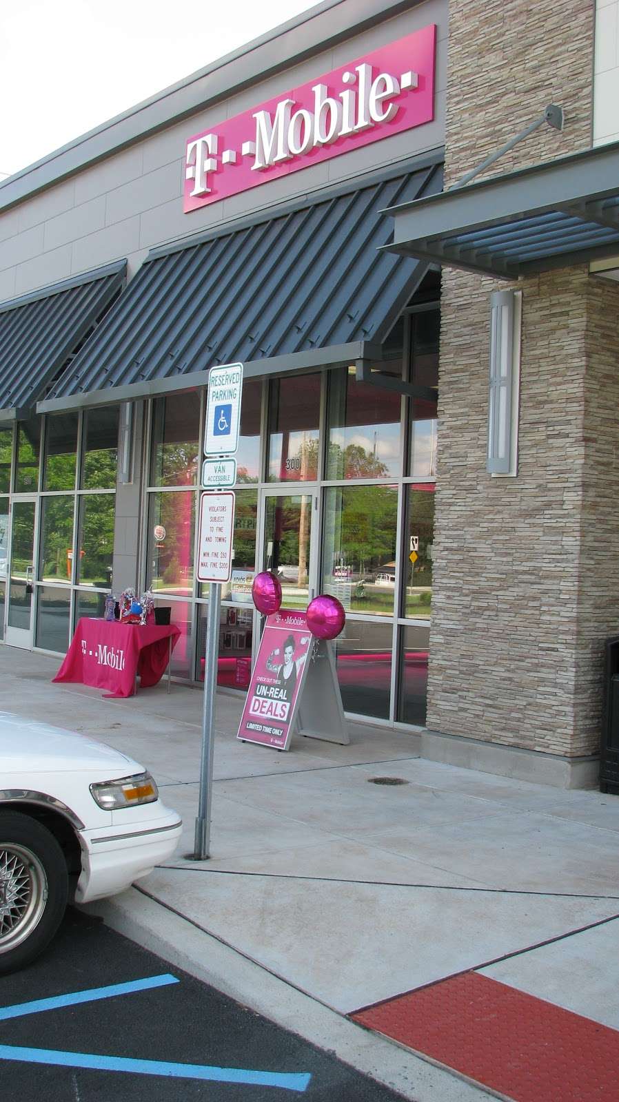 T-Mobile | 390 Schuylkill Rd, Phoenixville, PA 19460, USA | Phone: (610) 933-1407