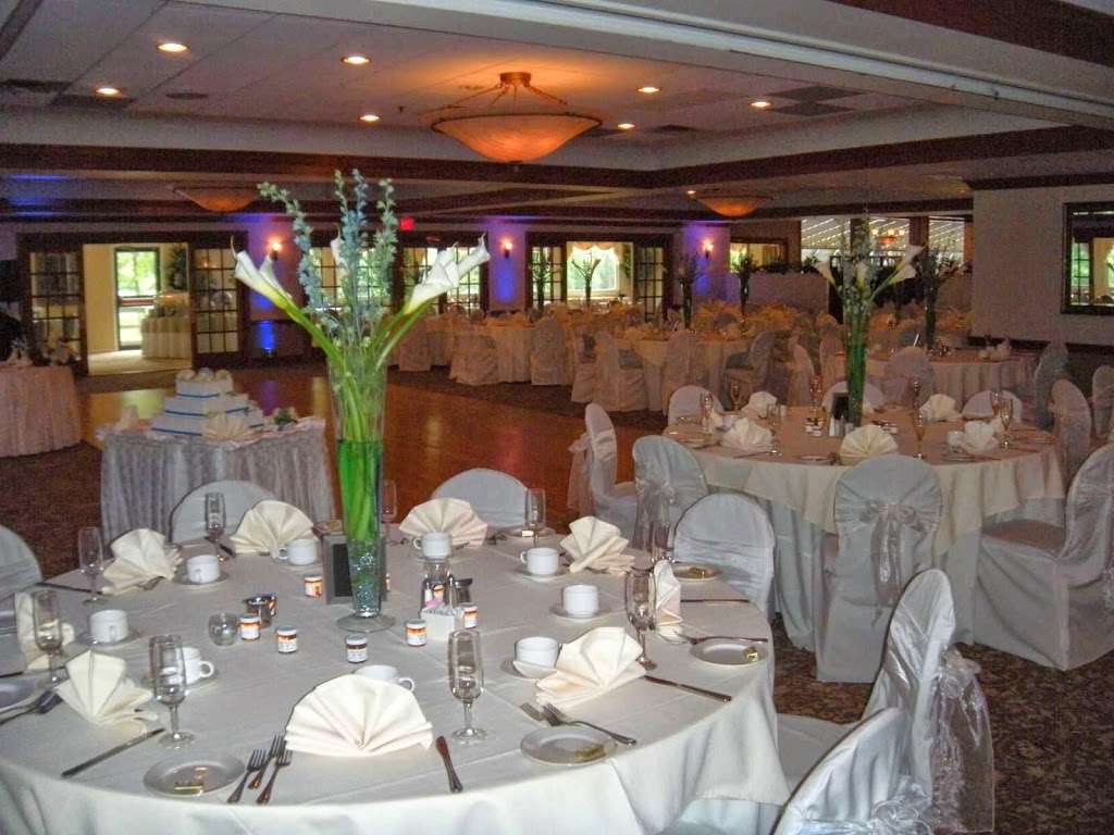 Woodlake Country Club | 25 New Hampshire Ave, Lakewood, NJ 08701, USA | Phone: (732) 367-4500