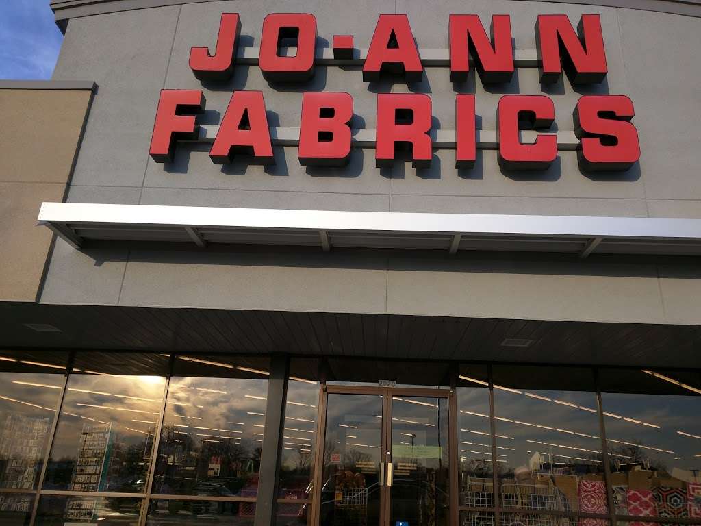 JOANN Fabrics and Crafts | 2020 Silvernail Rd, Pewaukee, WI 53072, USA | Phone: (262) 544-1971