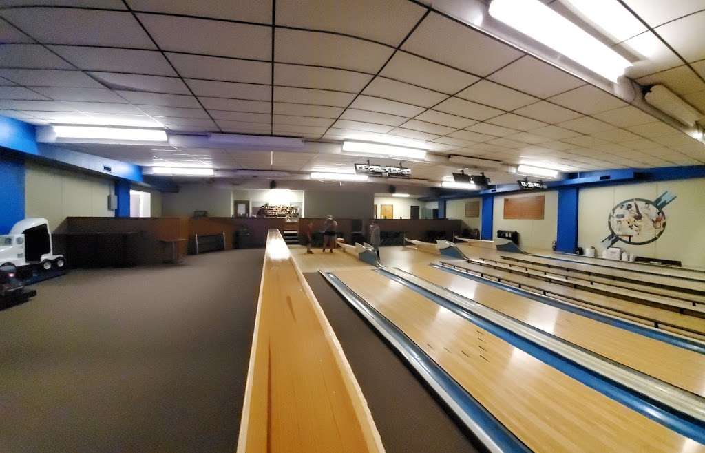 Black Cat Lanes | 112 S Arch St, New Carlisle, IN 46552, USA | Phone: (574) 654-3411