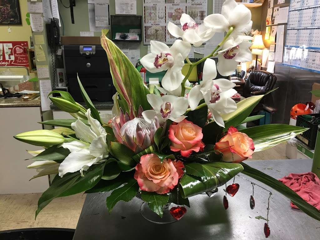 Balmes Flowers Gurnee | 4949 Grand Ave, Gurnee, IL 60031, USA | Phone: (847) 249-4644