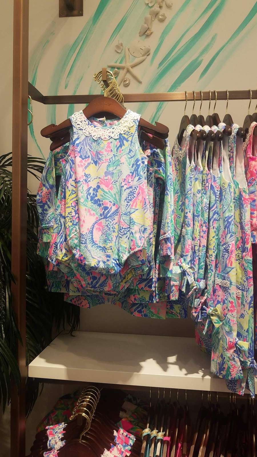 Lilly Pulitzer Arlington | 2871 Clarendon Blvd, Arlington, VA 22201 | Phone: (571) 312-2047