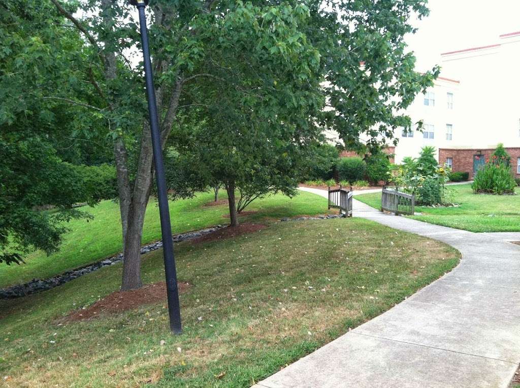 McAlpine Terrace-Glen Cove Apartments | 6130 Pineburr Rd, Charlotte, NC 28211 | Phone: (704) 336-8895