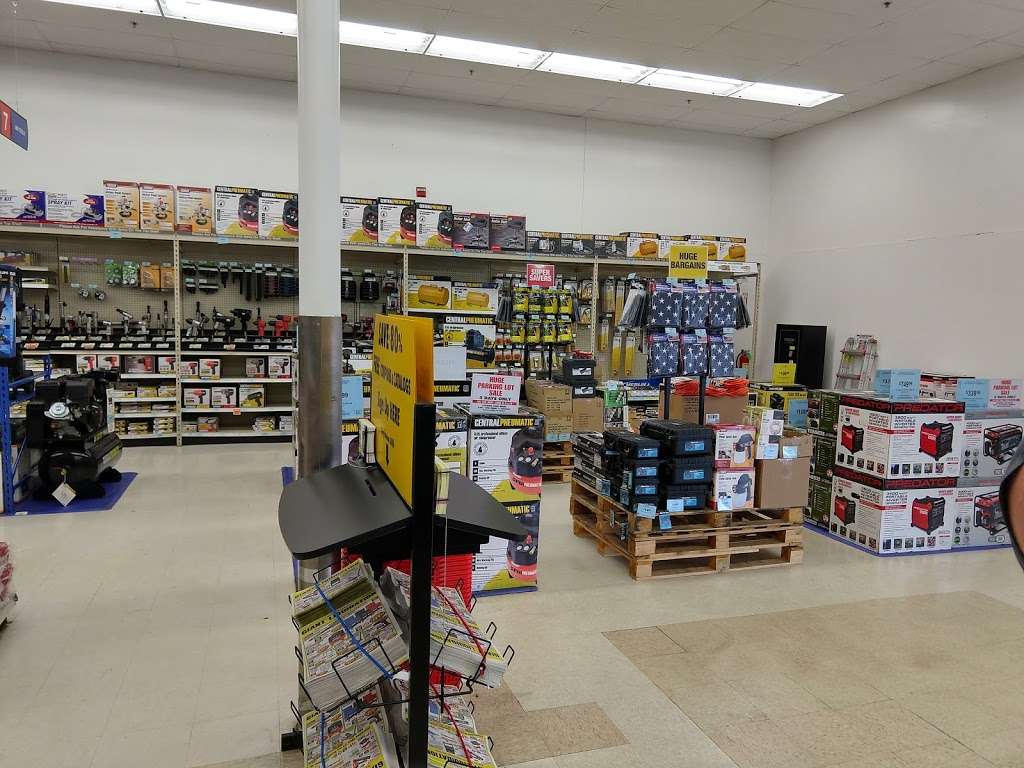 Harbor Freight Tools | 225 W Roosevelt Rd, Lombard, IL 60148 | Phone: (630) 261-0145
