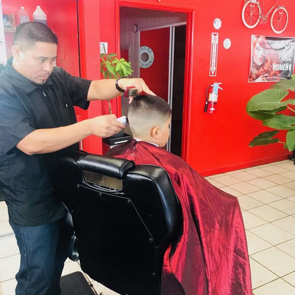 Classic barbershop | 27737 Bouquet Canyon Rd, Santa Clarita, CA 91350 | Phone: (661) 264-6113