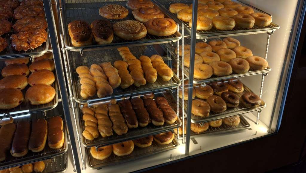 DC Cafe Donuts | 18501 Victory Blvd, Reseda, CA 91335, USA | Phone: (818) 345-2627