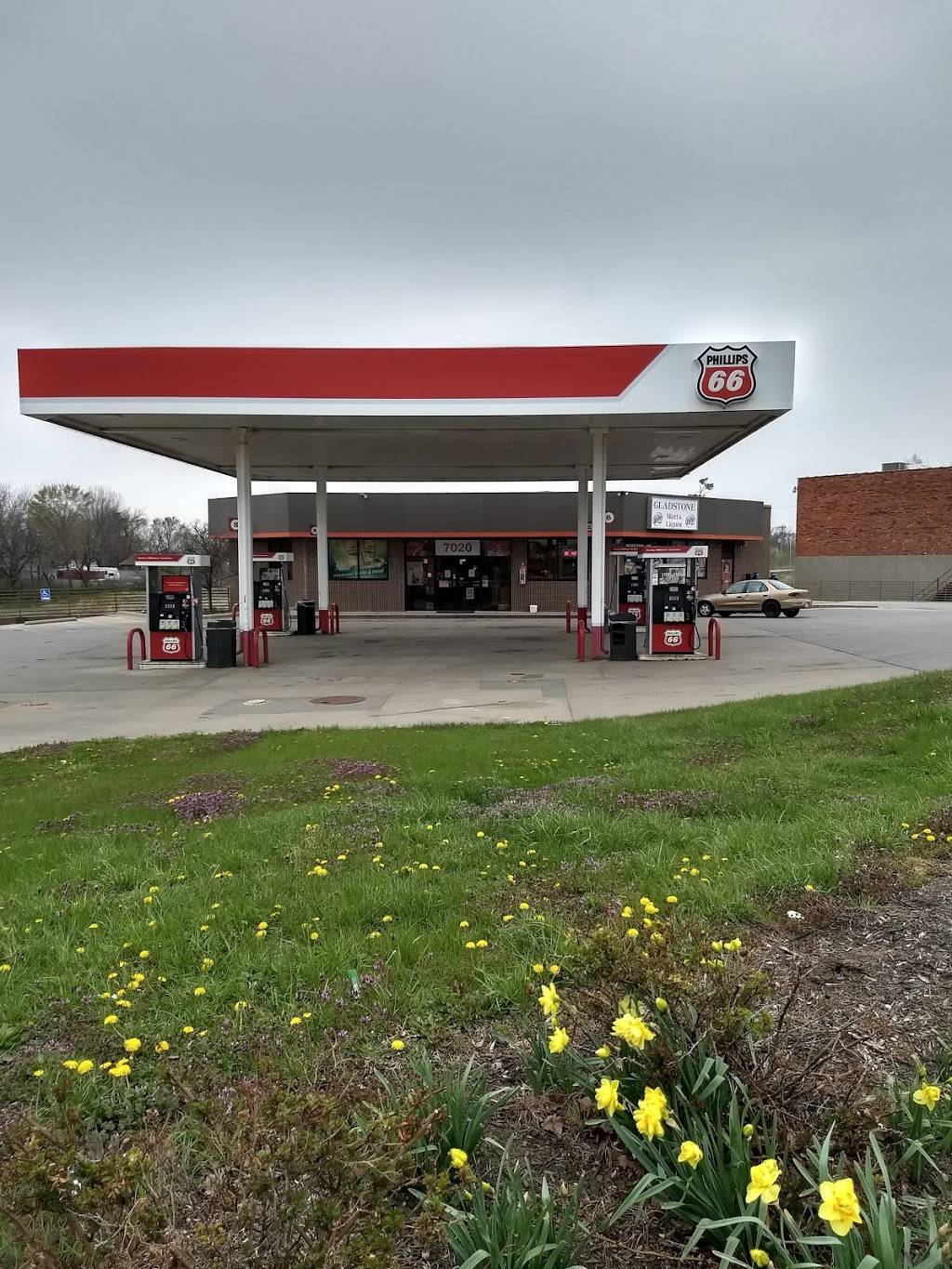 Phillips 66 | 7020 N Oak Trafficway, Gladstone, MO 64118, USA | Phone: (816) 436-5981