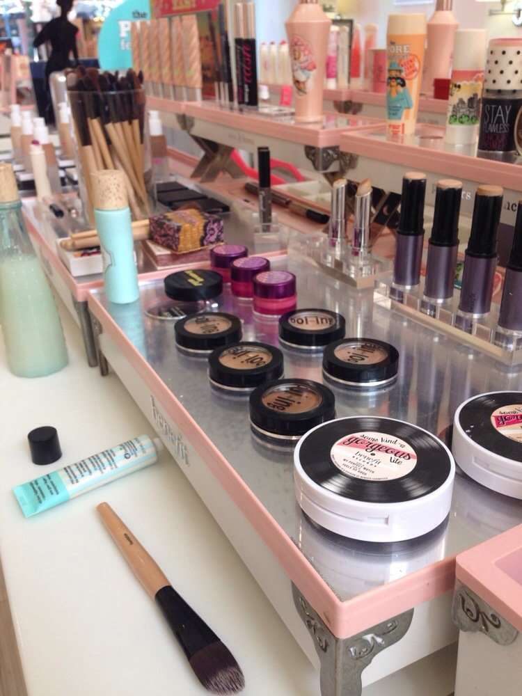 Benefit Cosmetics Boutique & Brow Bar | 852 W Armitage Ave, Chicago, IL 60614, USA | Phone: (773) 880-9192