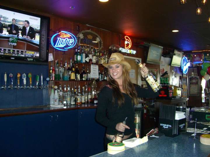 Pirates Bar & Grill | 450 S Victoria Ave Oxnard, CA 93030, Oxnard, CA 93030 | Phone: (805) 984-0046