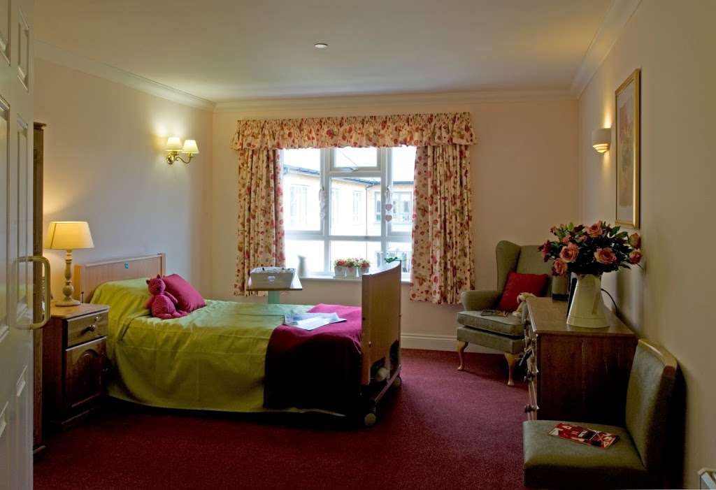 Barchester - Windmill Manor Care Home | Fairviews, 2 Holland Road, Oxted RH8 9BD, UK | Phone: 01883 718120