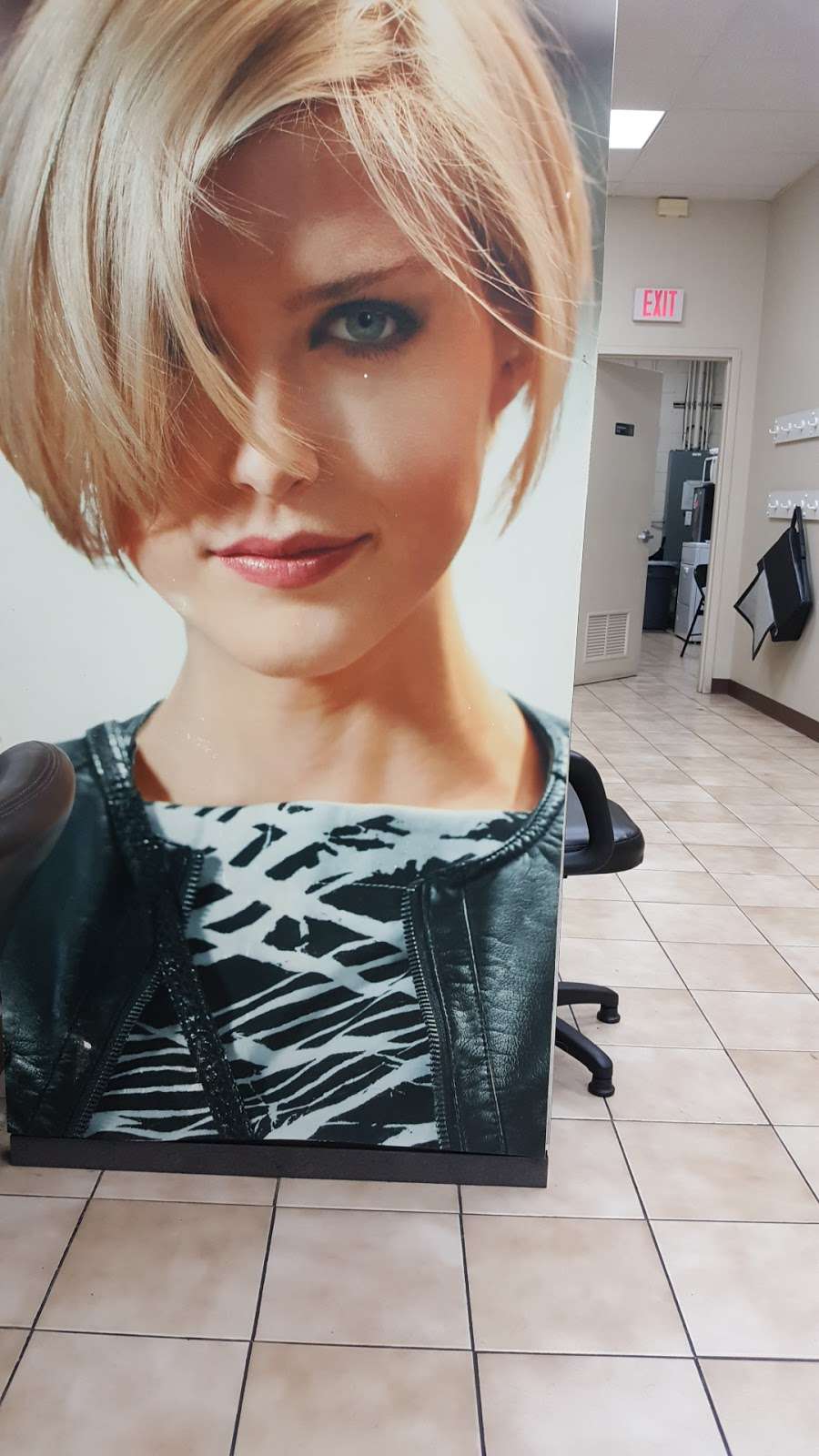 Hair Cuttery | 421 N Weber Rd, Romeoville, IL 60446, USA | Phone: (815) 886-0629