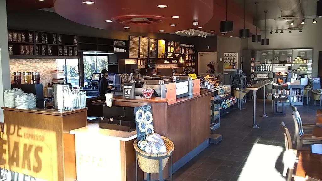 Starbucks | 125 Riverton Commons Plaza, Front Royal, VA 22630, USA | Phone: (540) 635-4679