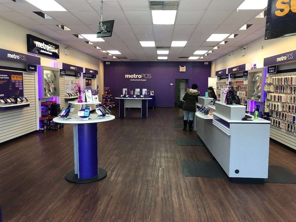 Metro by T-Mobile | 17551 Hillside Avenue, Jamaica, NY 11432, USA | Phone: (718) 206-4163
