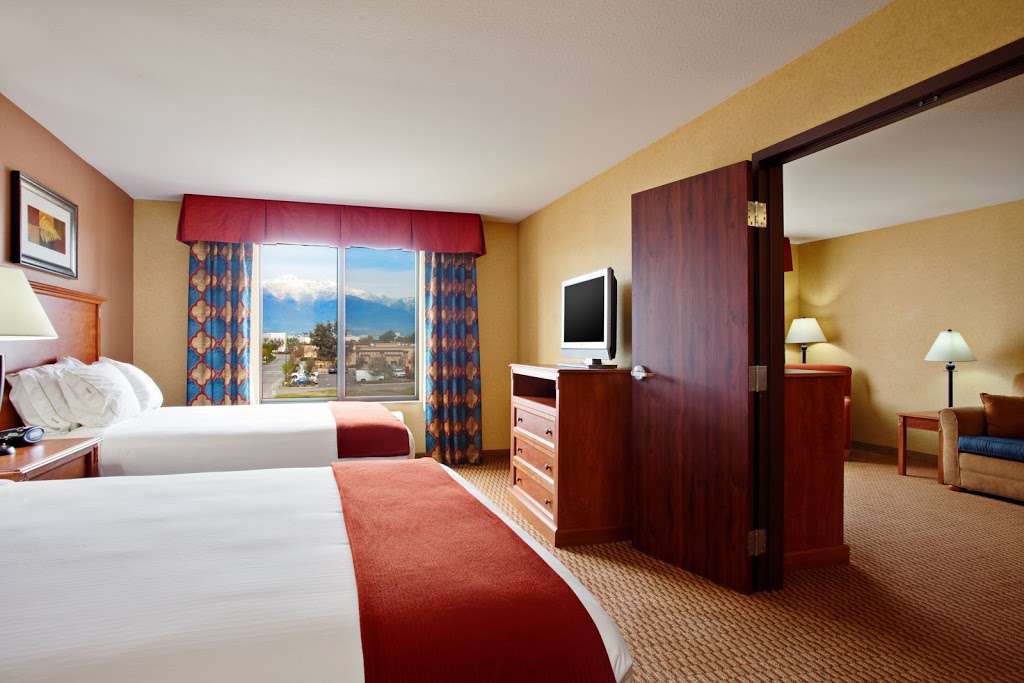 Holiday Inn Express & Suites Ontario Airport | 2280 S Haven Ave, Ontario, CA 91761, USA | Phone: (909) 930-5555