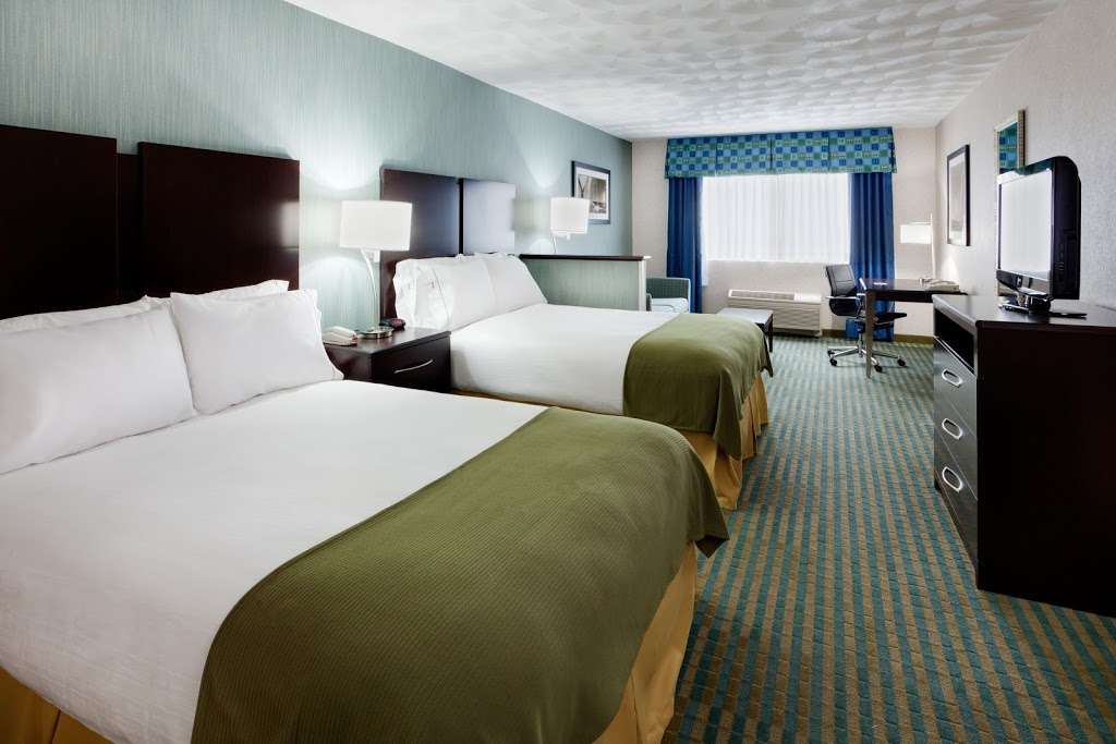 Holiday Inn Express & Suites Smithfield - Providence | 1010 Douglas Pike, Smithfield, RI 02917, USA | Phone: (401) 231-6300