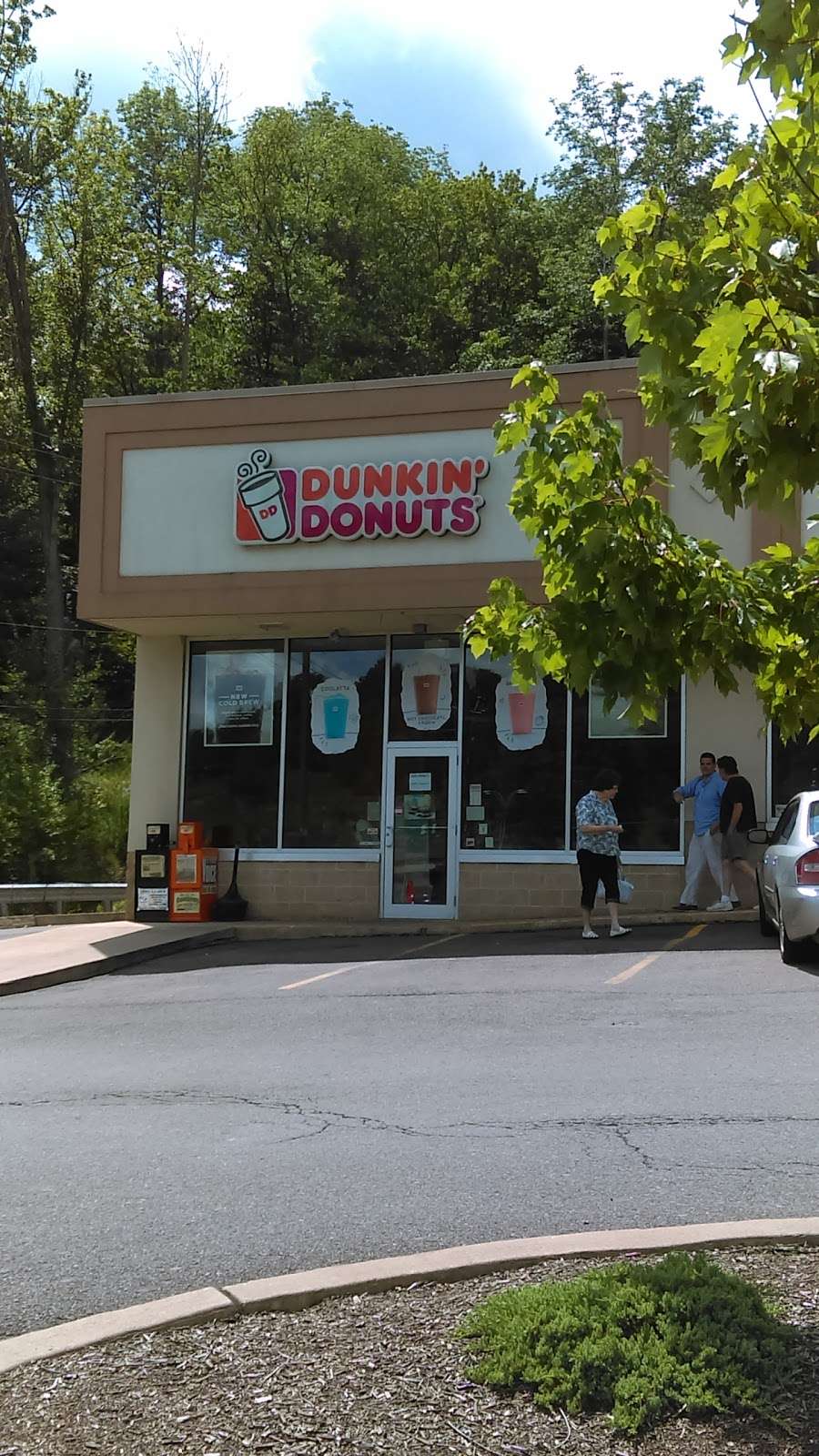 Dunkin | 3168 Memorial Hwy, Dallas, PA 18612 | Phone: (570) 674-9803