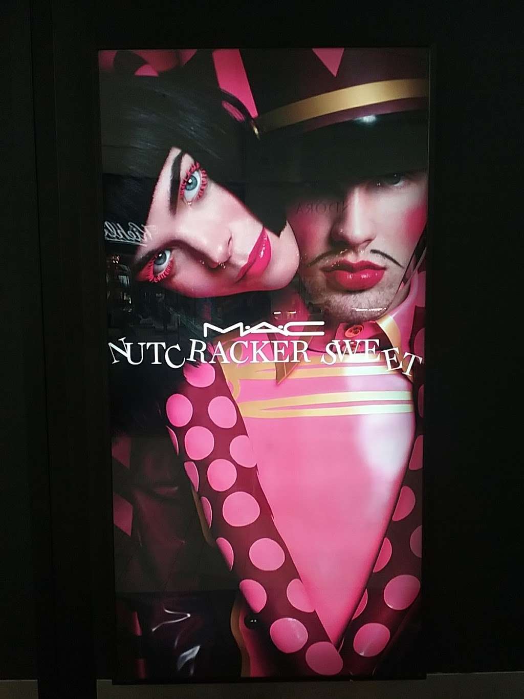 MAC Cosmetics | 239 Los Cerritos Center Space # A-56, Cerritos, CA 90703, USA | Phone: (562) 402-6805