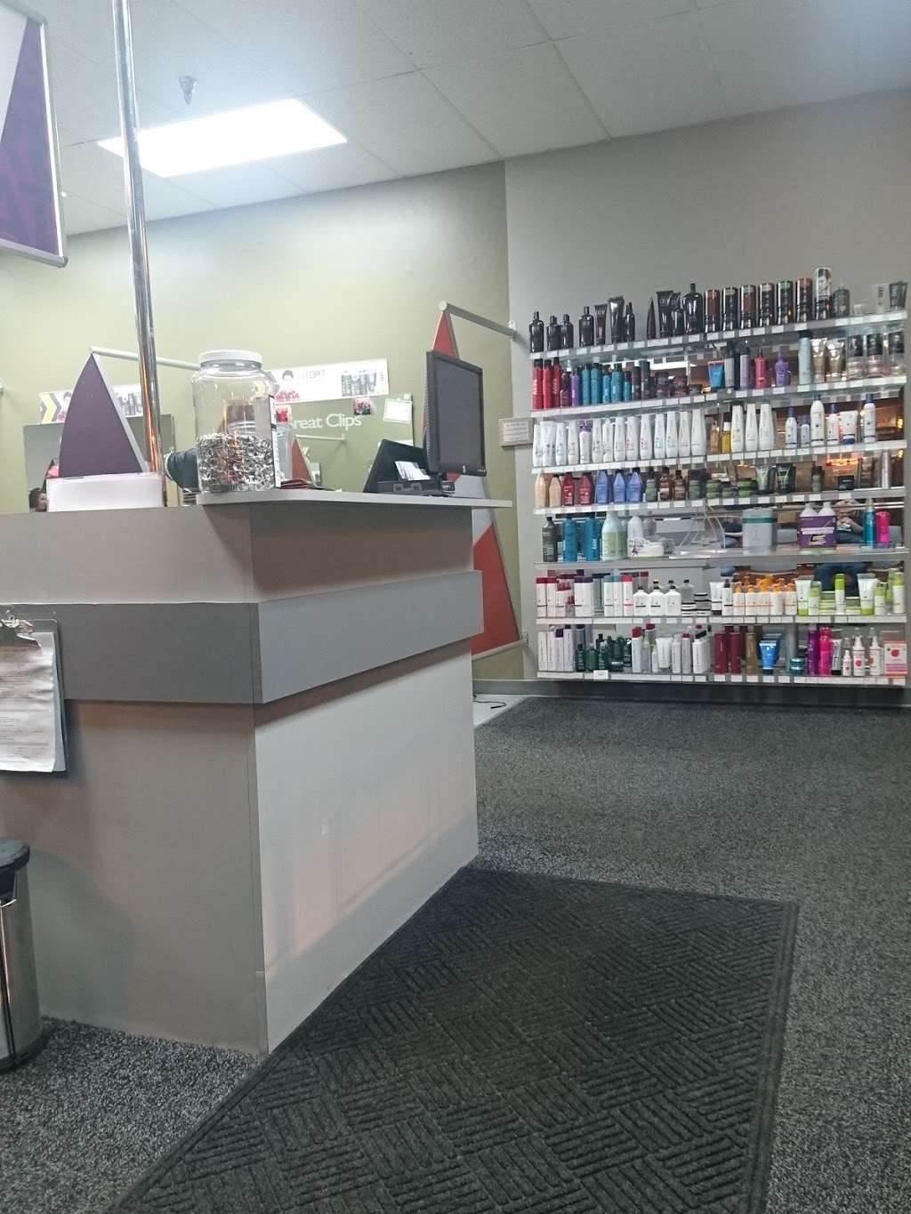 Great Clips | 2186 Bloomingdale Rd, Glendale Heights, IL 60139, USA | Phone: (630) 924-7729