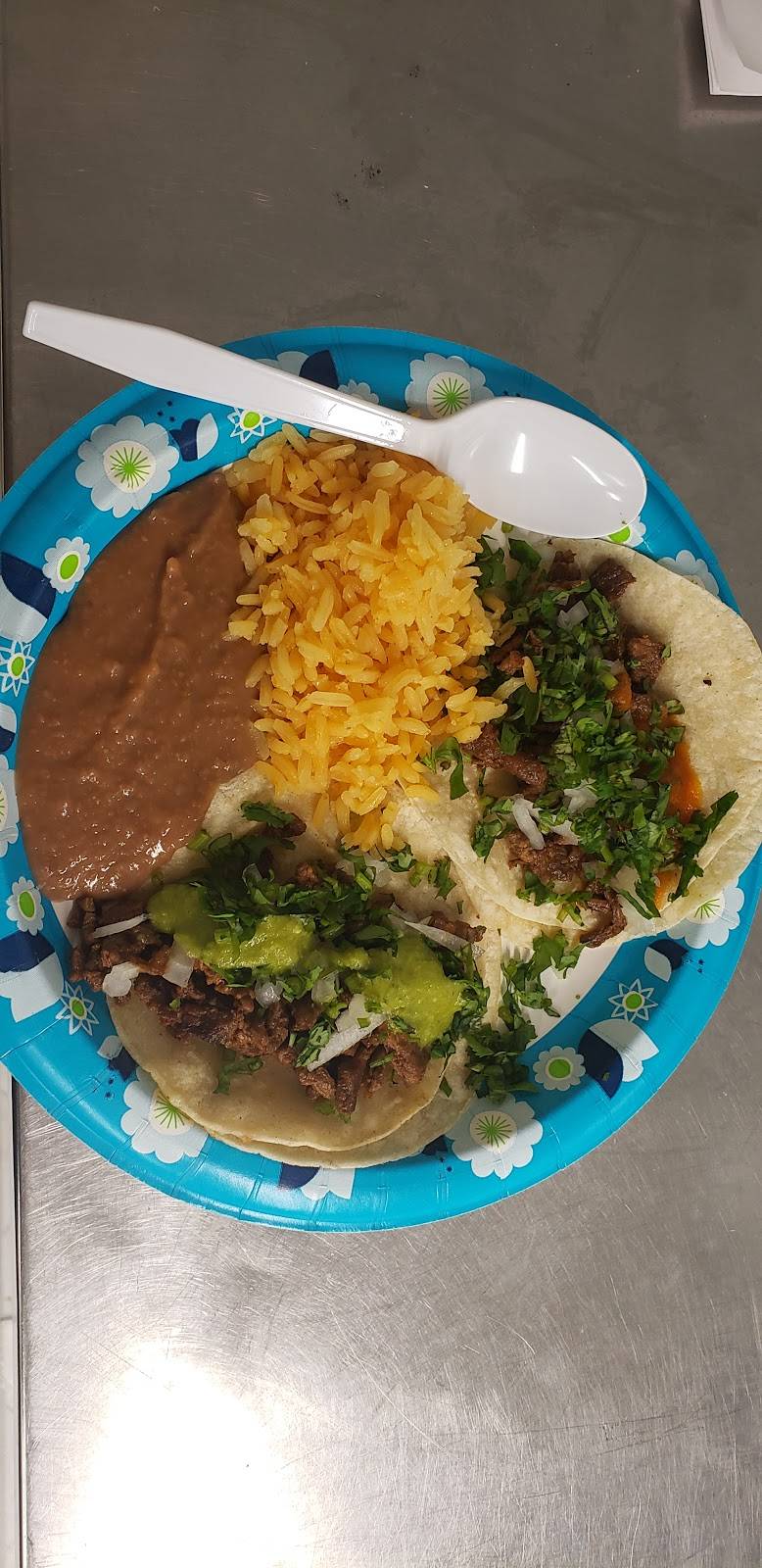 Lidias taco truck | 5202 E Pine St, Tulsa, OK 74115, USA | Phone: (918) 402-2364