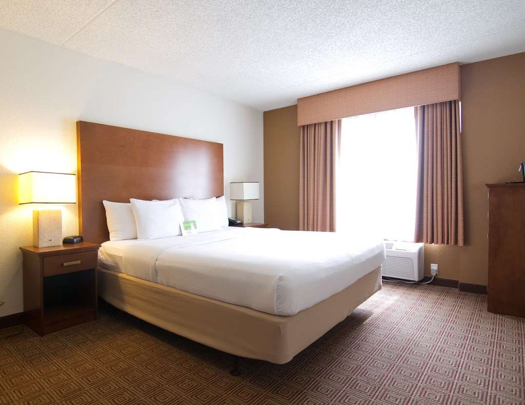 La Quinta Inn & Suites Danbury | 116 Newtown Rd, Danbury, CT 06810 | Phone: (203) 798-1200