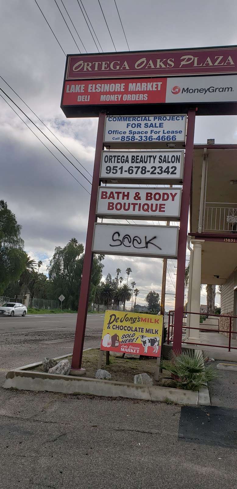 Ortega Oaks Plaza | 15887 Grand Ave, Lake Elsinore, CA 92530, USA
