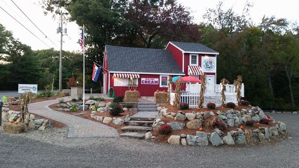 Jeff and Marias Old Fashioned Ice Cream and Food | 918 Salem St, Groveland, MA 01834, USA | Phone: (978) 891-3575