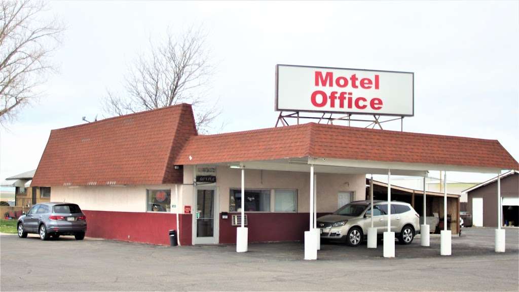 Country Manor Motel Watkins | 32681 E Colfax Ave, Watkins, CO 80137, USA | Phone: (303) 261-9650