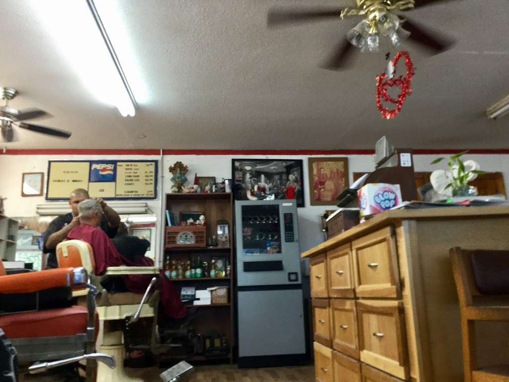 Rays Barber Shop | 1813 Castroville Rd, San Antonio, TX 78237, USA | Phone: (210) 438-5680