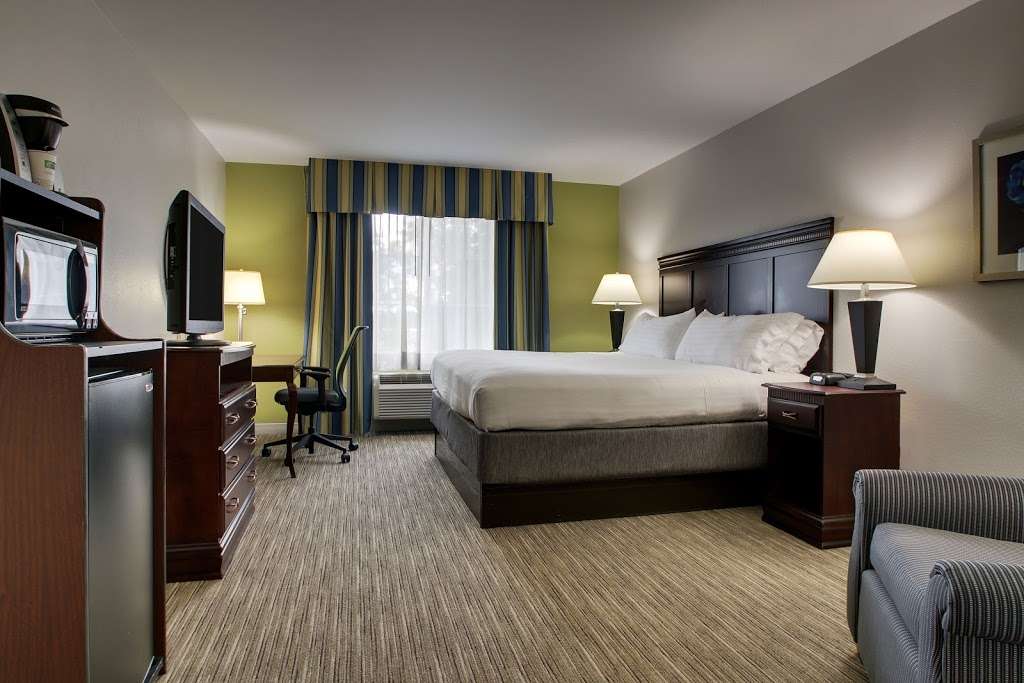 Holiday Inn Express & Suites Middleboro Raynham | 43 Harding St, Middleborough, MA 02346, USA | Phone: (508) 946-3398