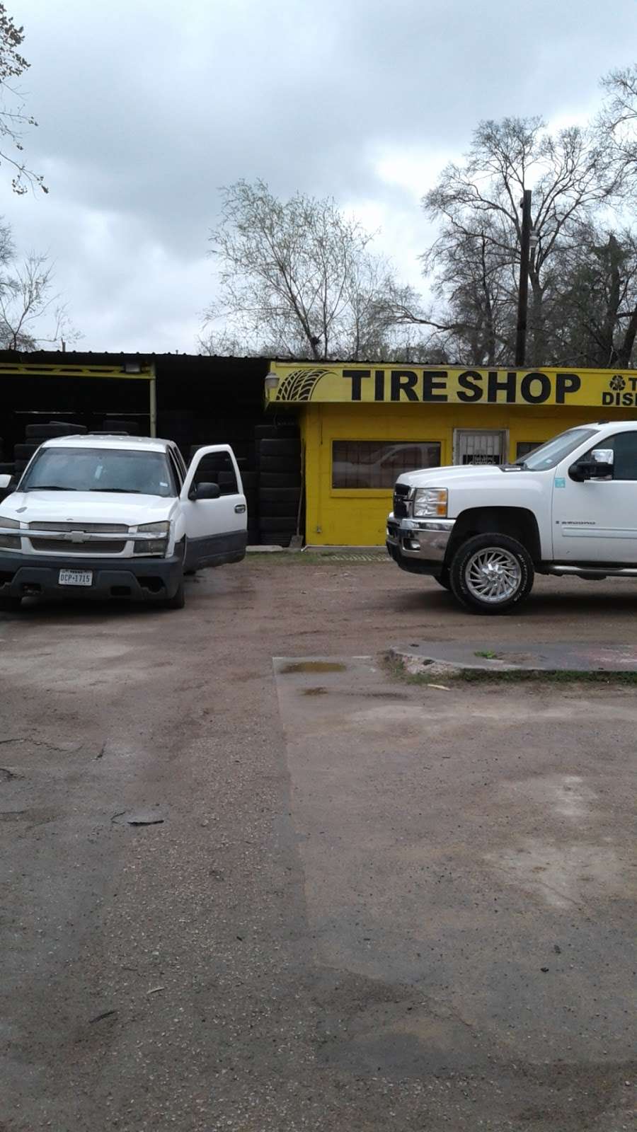 tire shop | 5835 E Mt Houston Rd, Houston, TX 77050, USA | Phone: (713) 448-9315
