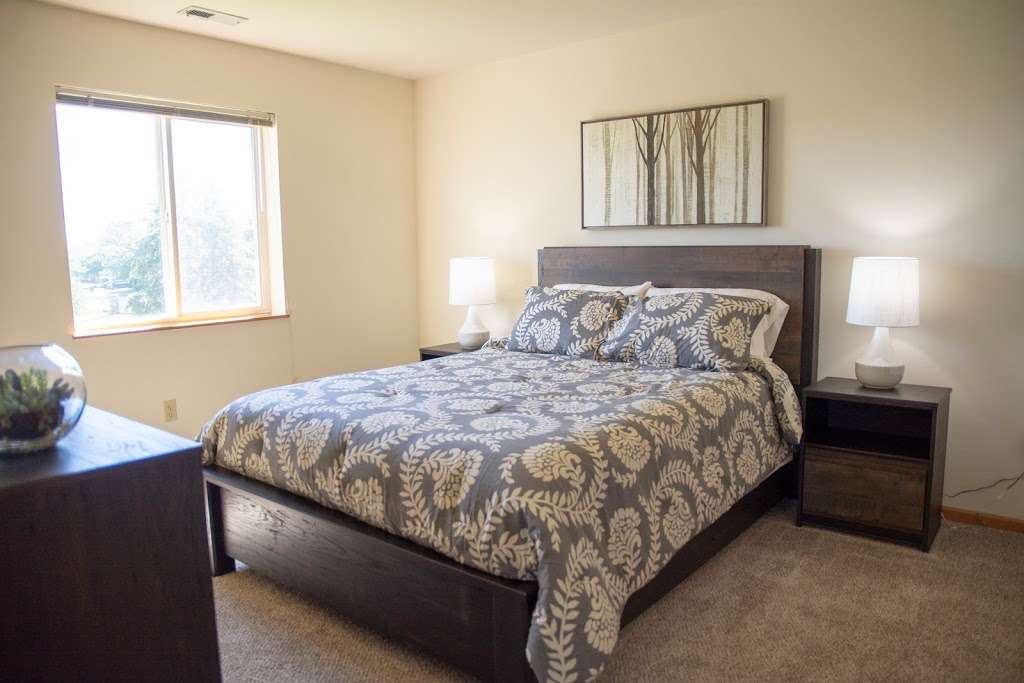 Saddle Brook Apartments | N24 W24242, Saddle Brook Dr, Pewaukee, WI 53072 | Phone: (262) 523-0900