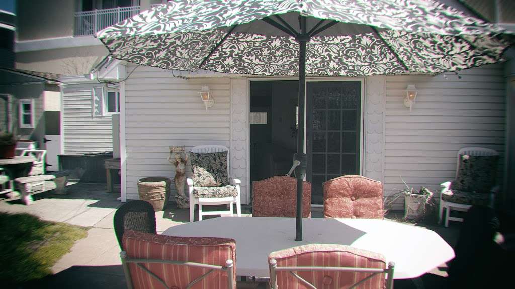 Leilanis Cottage by the Sea | 113 W Walnut Ave, North Wildwood, NJ 08260, USA | Phone: (609) 435-1242