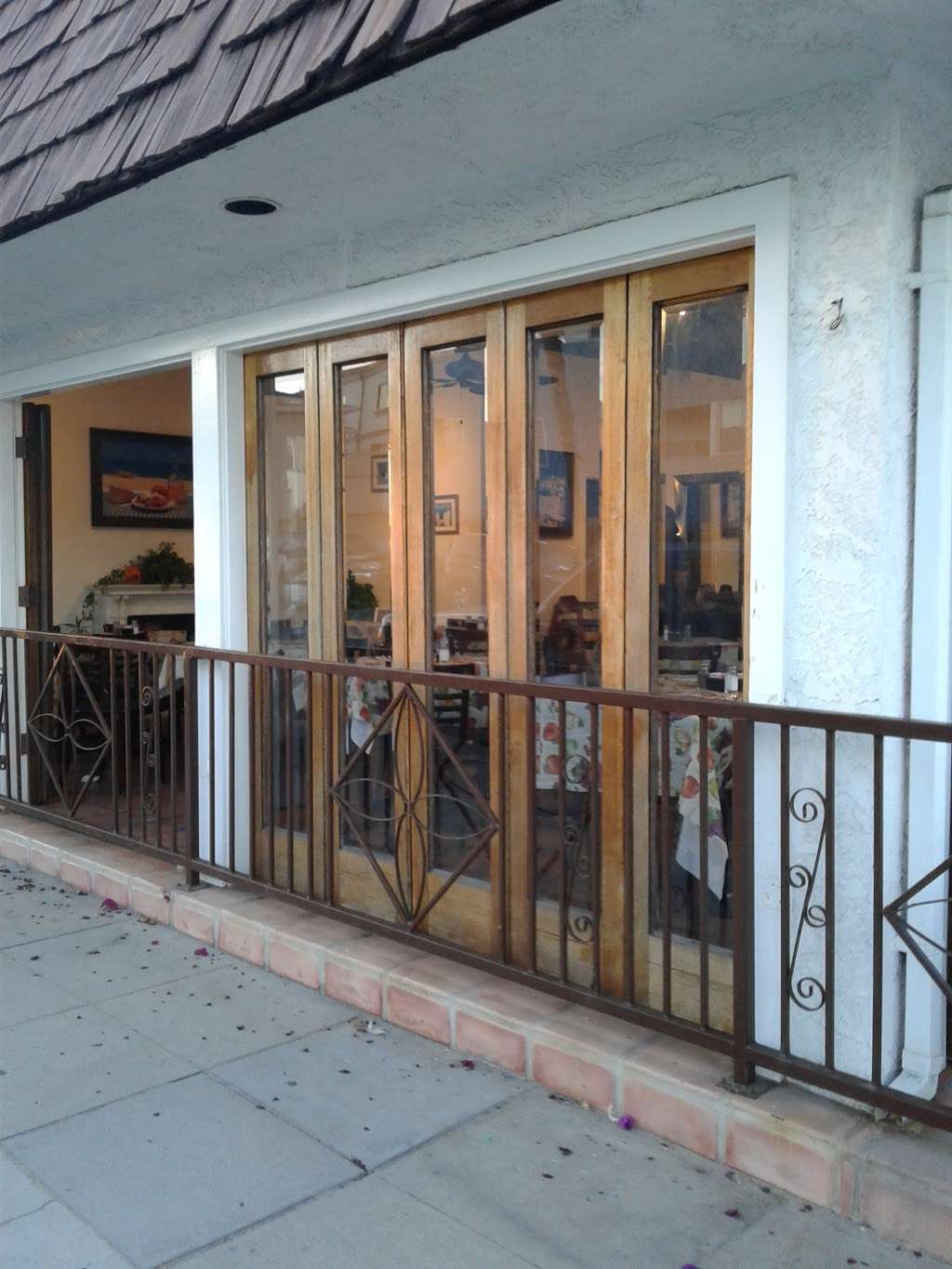 Uncle Stavros Cafe | 201 Hermosa Ave, Hermosa Beach, CA 90254, USA | Phone: (310) 379-2001