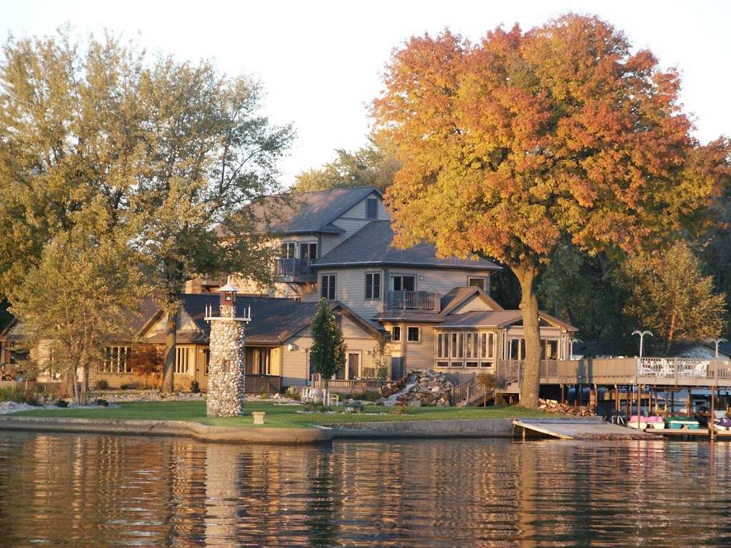 TheLighthouse Lodge B&B on Lake Shafer | 4866 N Boxman Pl, Monticello, IN 47960 | Phone: (574) 583-9142