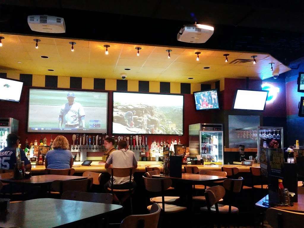 Buffalo Wild Wings | 1806 NW Chipman Rd, Lees Summit, MO 64081, USA | Phone: (816) 246-9453