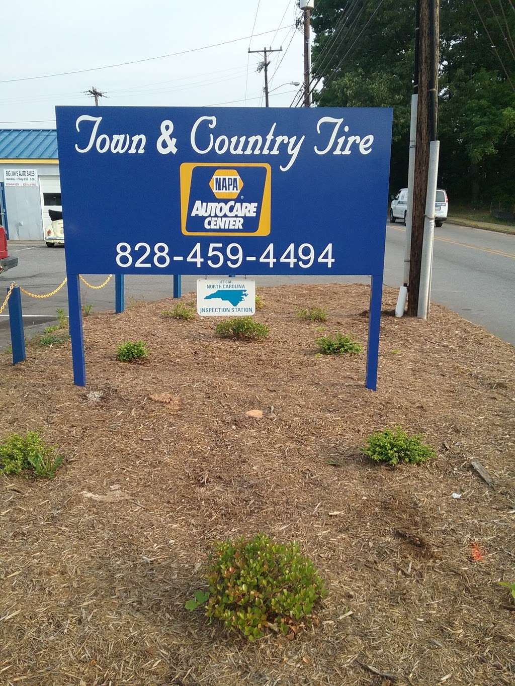 Town & Country Tire & Services Center | 2883 N Oxford St, Claremont, NC 28610, USA | Phone: (828) 459-4494