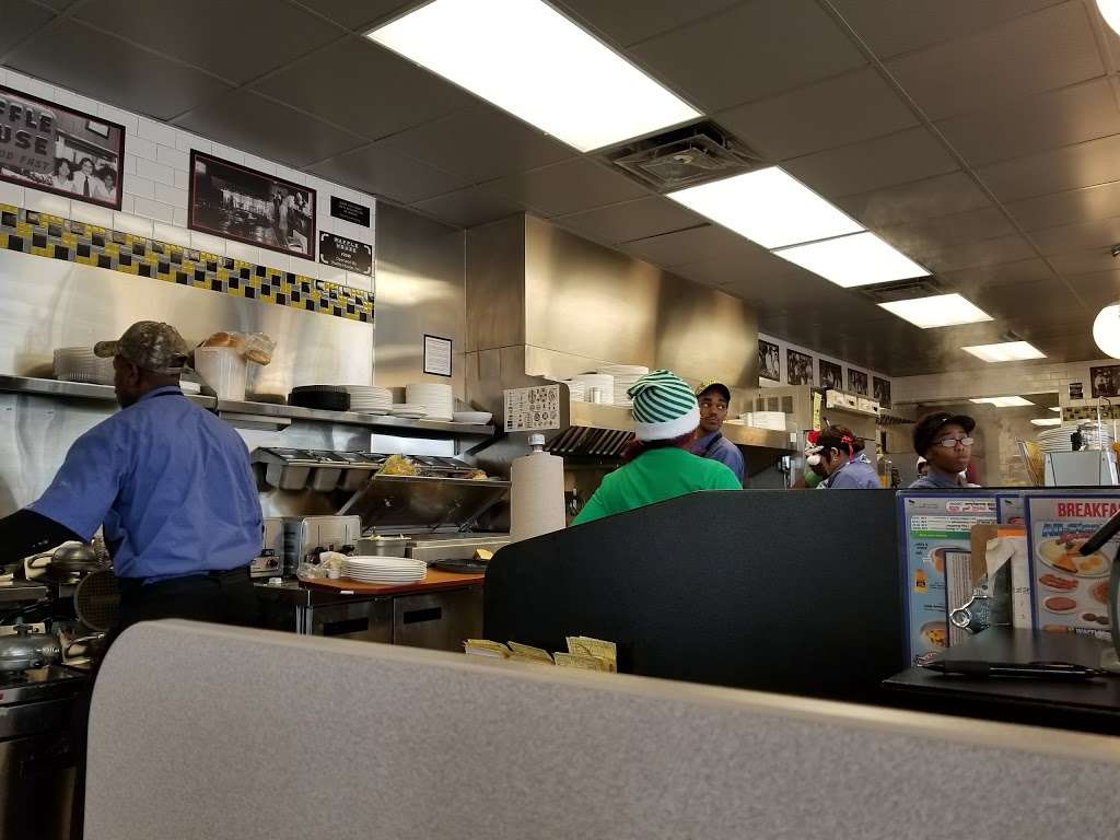Waffle House | 1100 E W Pioneer Pkwy, Grand Prairie, TX 75051, USA | Phone: (469) 260-7532