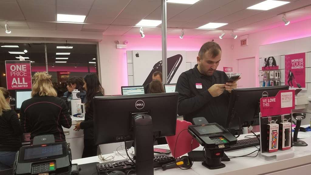 T-Mobile | 8350 W Lawrence Ave, Norridge, IL 60706, USA | Phone: (708) 395-5360