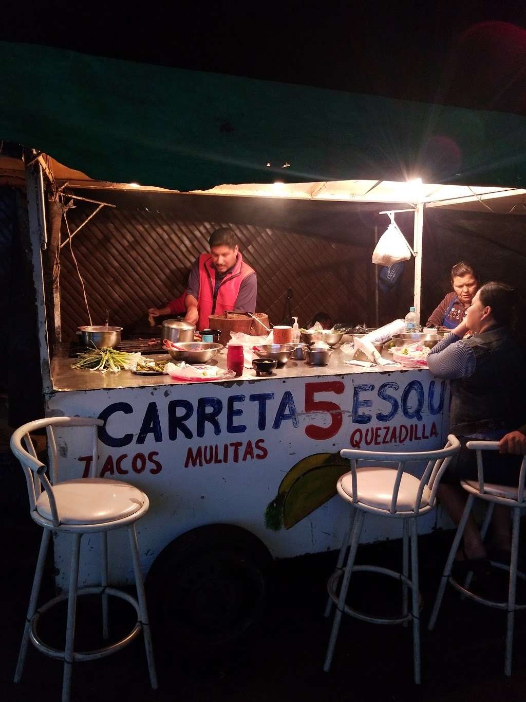 Tacos Carreta 5 Esquinas | Mar Caribe 665, Alemán, Tijuana, B.C., Mexico | Phone: 664 162 9091